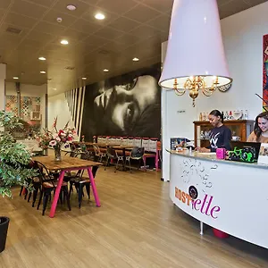 https://hostelle-female-only-hostel.amsterdamhotelsnl.com